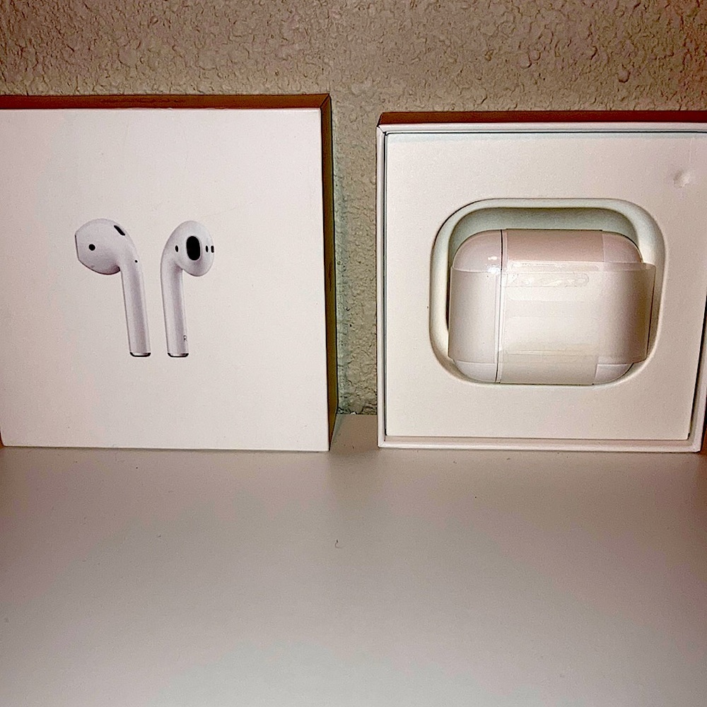 AirPods for sale, they have been used once, no damage has been occurred to them